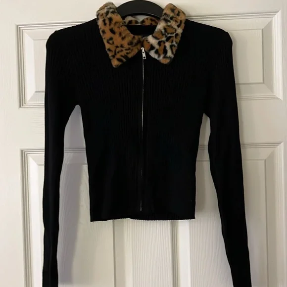 NWOT Forever 21 Faux Leopard Fur Zip-Up Sweater Size S - Picture 2 of 7